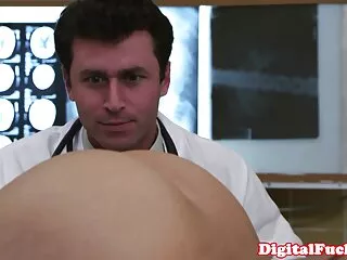 lesbische bdsm filmpje tienerseks op het openbare podium