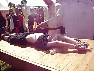 Milf Busty Reny toont gratis bdsm trailers haar gigantische tieten voor de camera